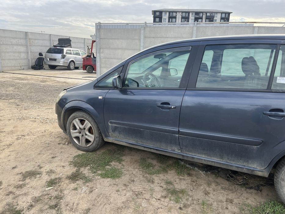 Dezmembrez Opel Zafira B 1.7 diesel 2006-2010