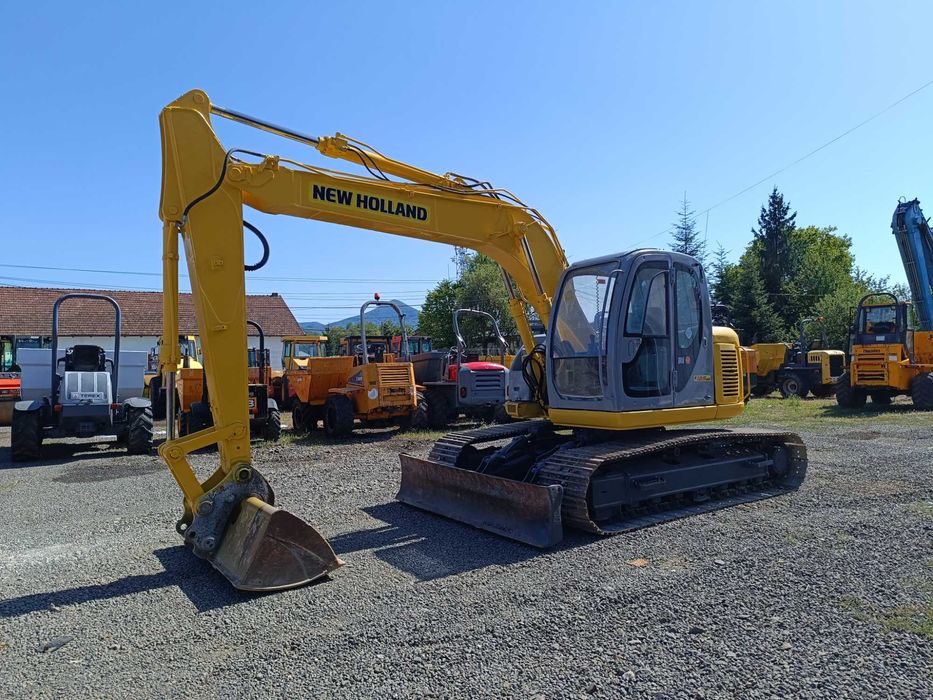 Excavator pe senile cu lama, 15 tone, New Holland E 135SR, 2011