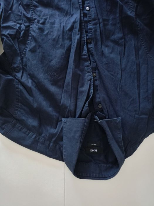 Vând cămașă bărbătească Boss, produs de calitate superioara, originala