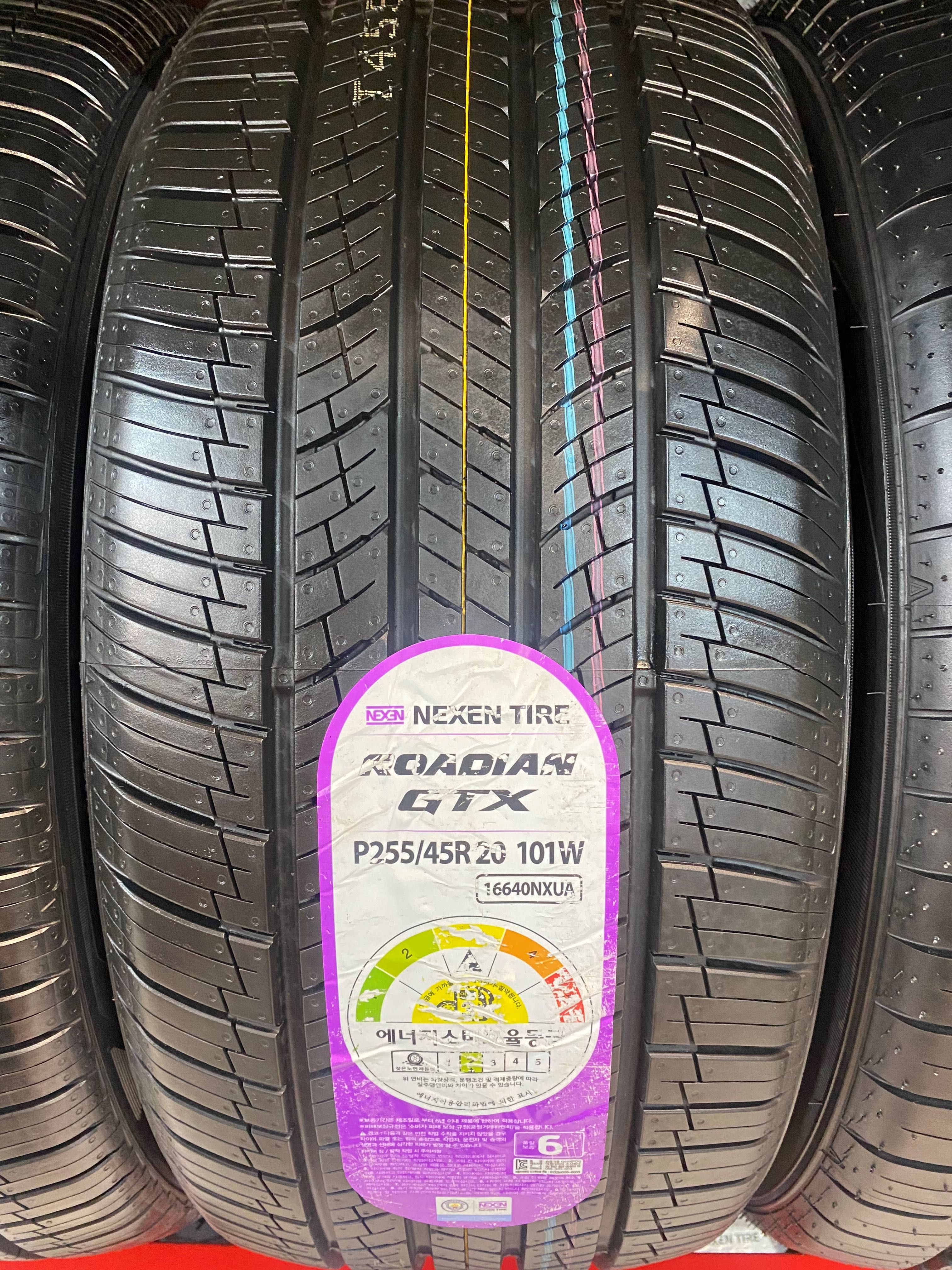 Nexen Roadian GTX 255/45R20