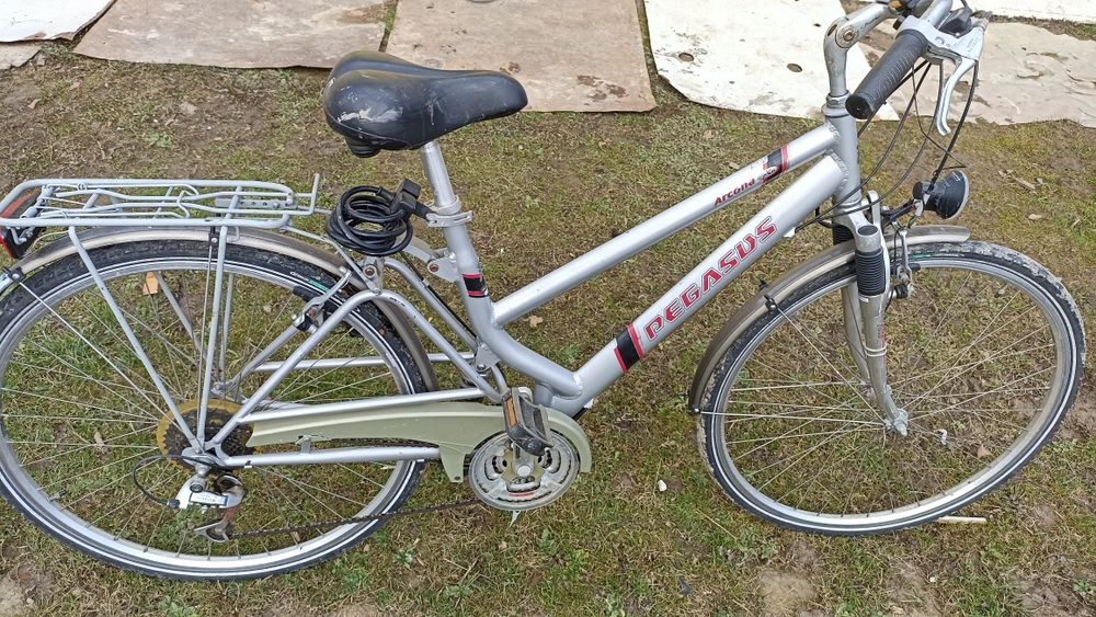 Vând bicicleta  cu 21 de viteze.