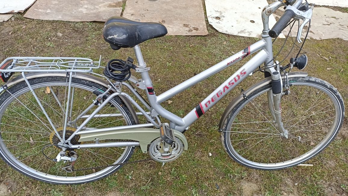 Vând bicicleta cu 21 de viteze.