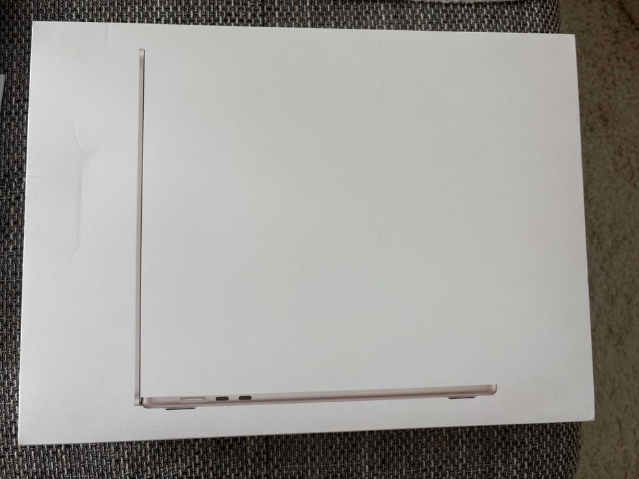 De vanzare Mac Book 15 inch M3 NOU