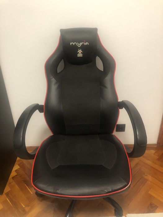 Vând scaun Gaming Myria, stare bună.