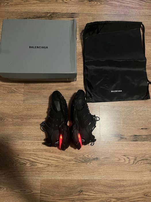 balenciaga track