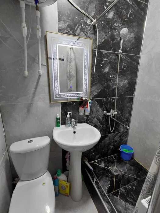 Янги домдан 1 хонали квартира барча жихозлари билан  сотилади 5-микрн