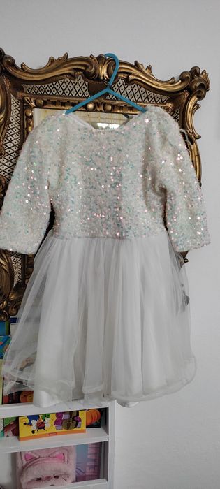 Haine/ rochițe pt. serbare grădinița  fulg de nea etc fetiță 4-5 ani