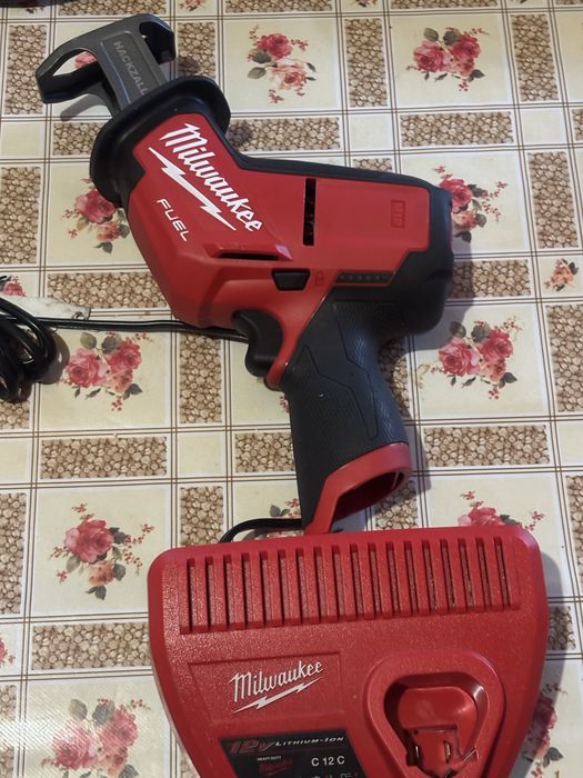 Vnad Milvaukee M 12 CHZ