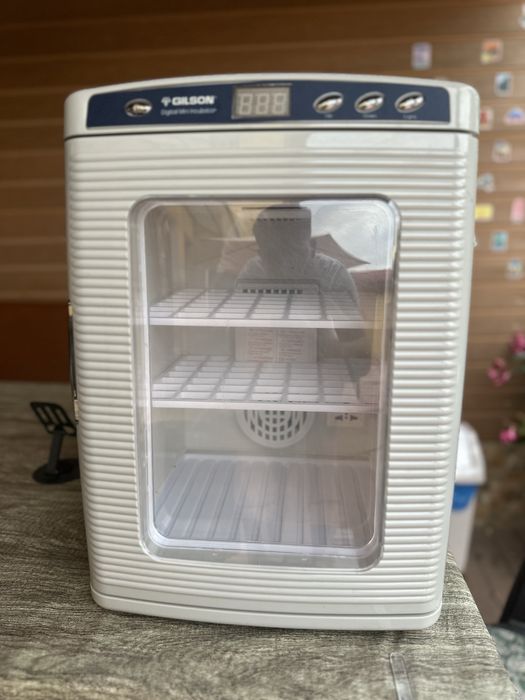 Mini incubator digital cu încălzire și răcire SUPER PRET