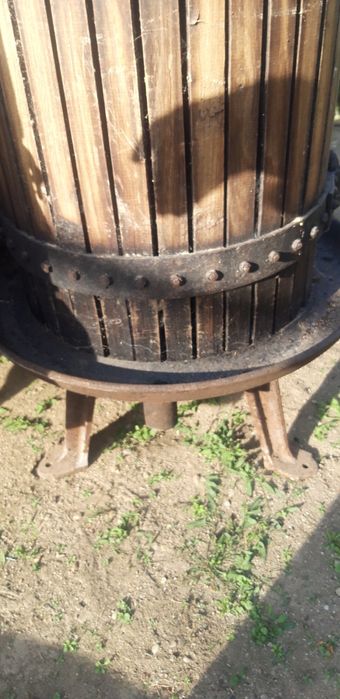 Presa de struguri sí tocator de struguri.