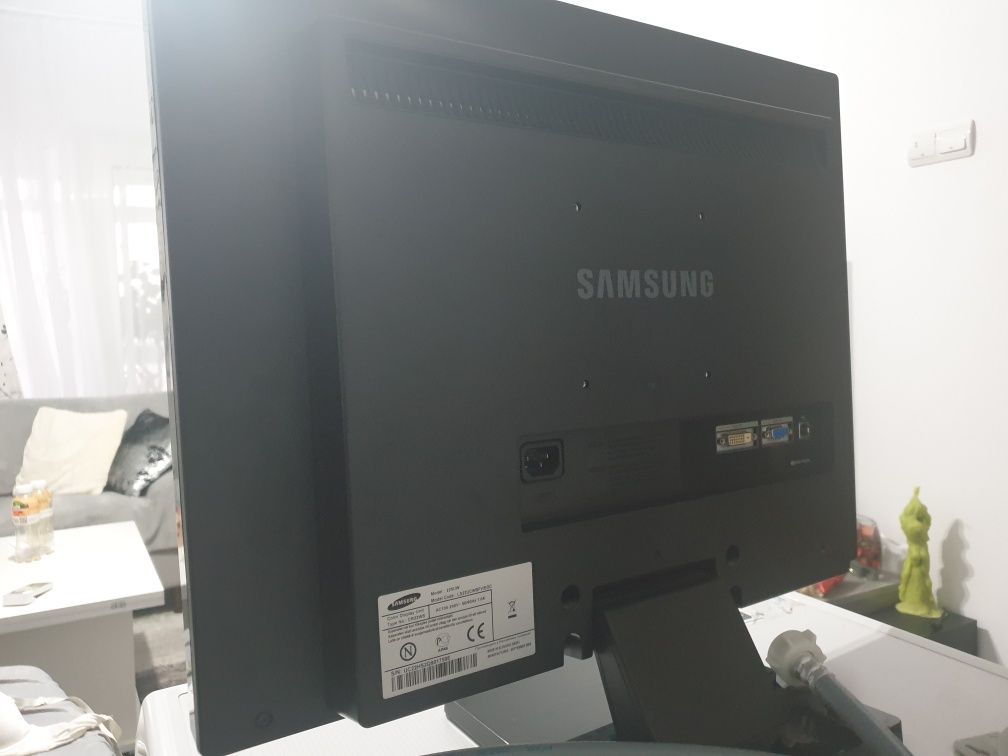 Monitor LCD Samsung SyncMaster 225UW 22 inch 5 ms