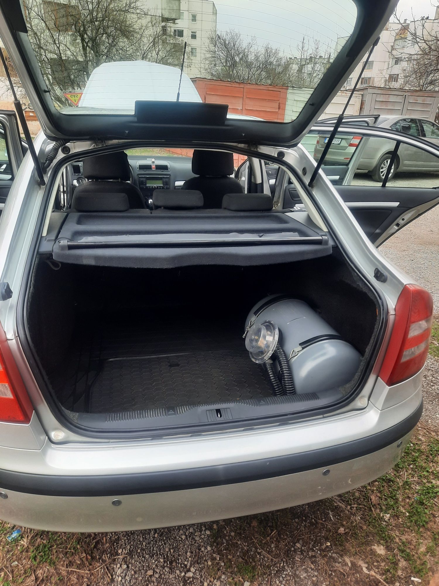 Шкода Октавия  1.6 I - LPG