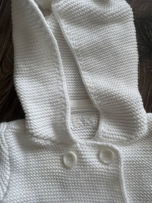 Сет от пухено якенце Жирафчето Софи и бяла жилетка с ушички.Р-р 0-3 м.