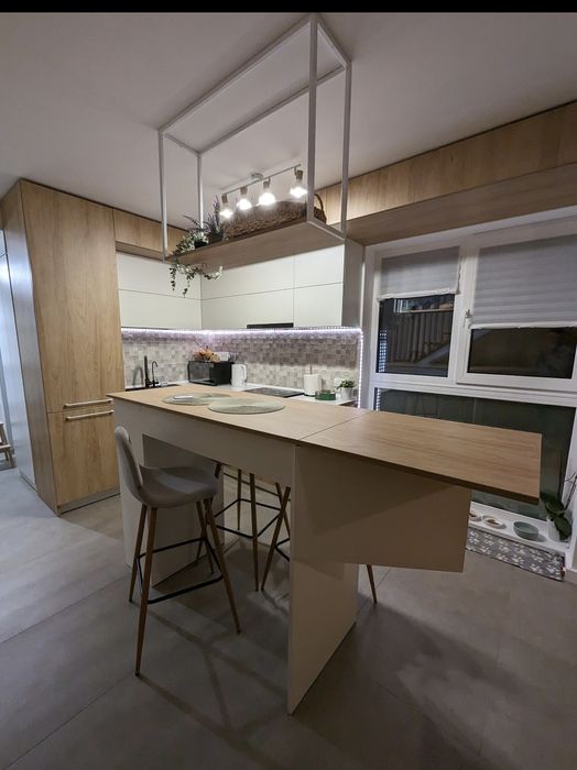 Insula bucătărie extensibilă/ masă bar pe comanda + scaune The Home