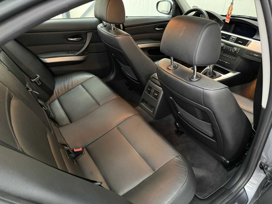 BMW 320i/170 Cp/2011/Euro 5