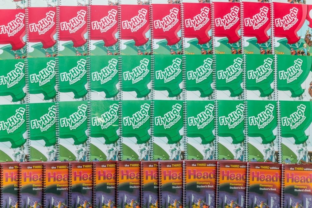 Fly High, English file, Family and friends, Round Up,Headway,Solutions