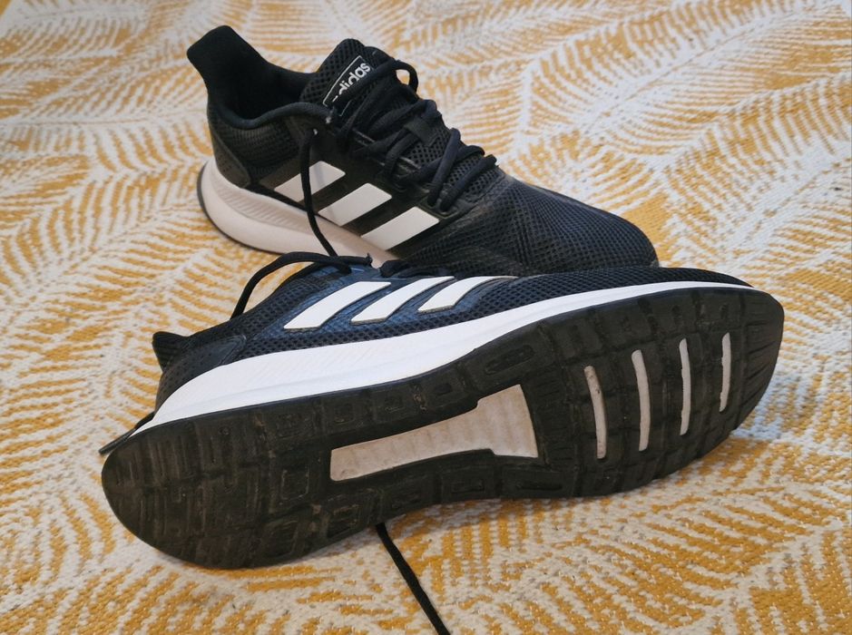 Adidas - marimea 41 1/3 - Stare foarte buna