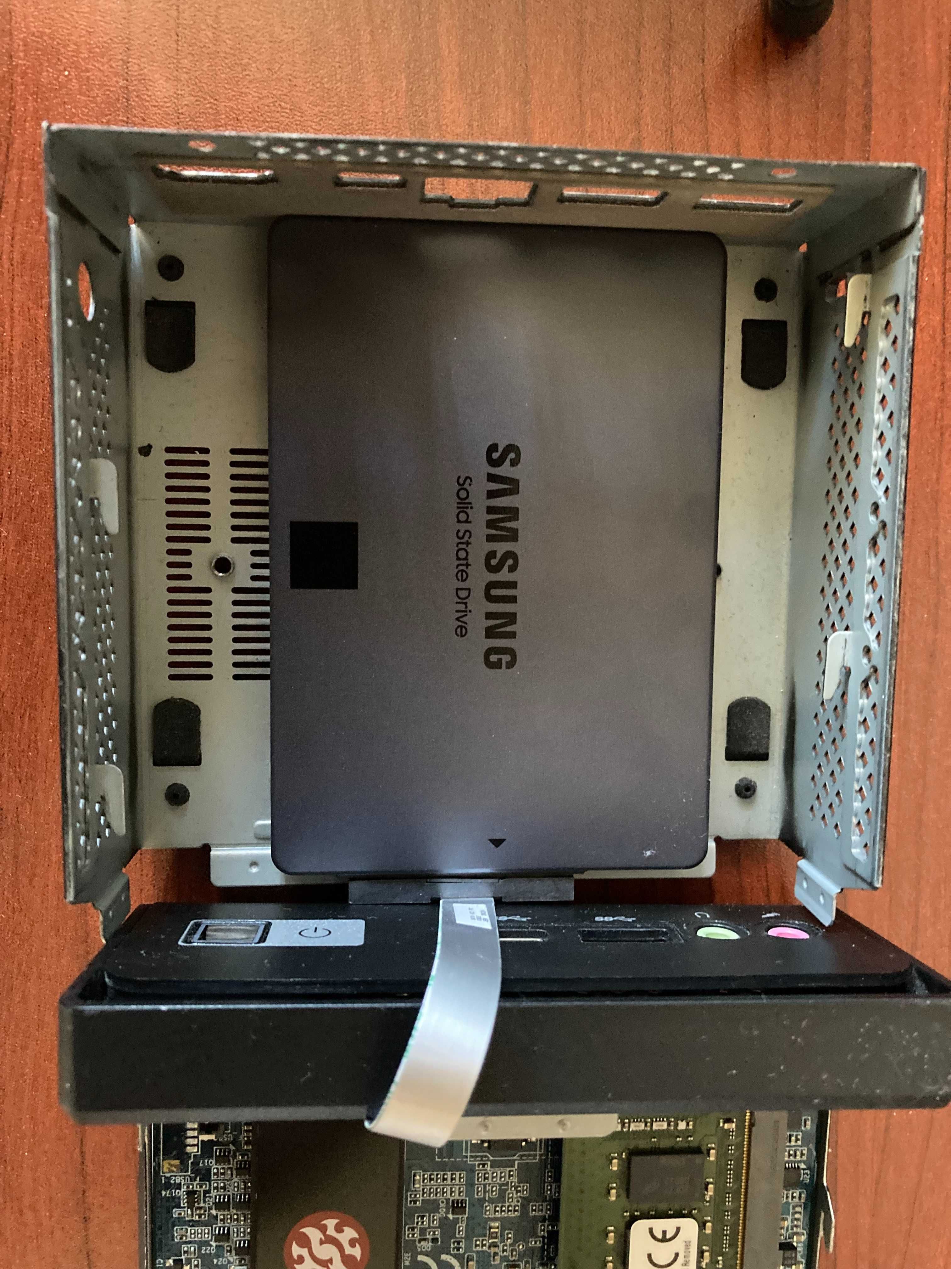 Продавам мини PC Gigabyte Brix GB-BMPD-6005