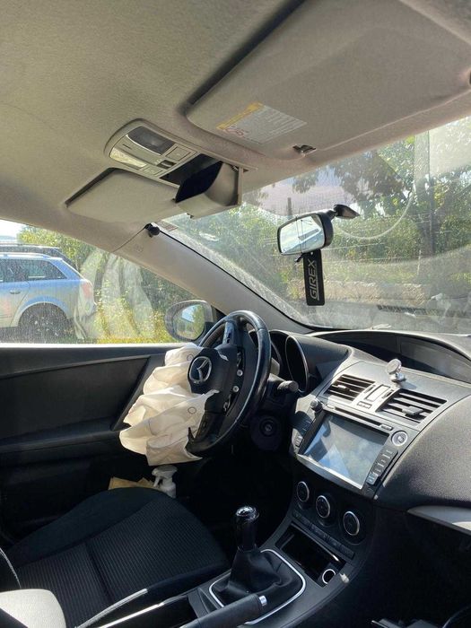 Vând  Mazda 3, avariată