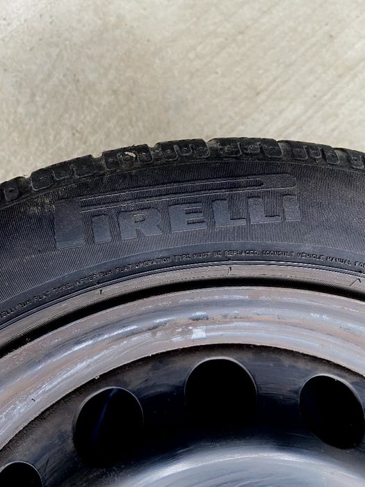 Vând jante originale BMW echipate cu senzori + capace