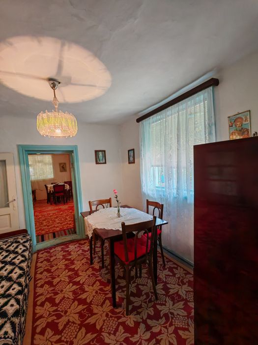 Casa bătrânească de vanzare