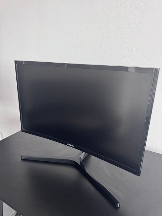 Monitor Gaming Curbat Samsung 23.5” Full HD 144Hz FreeSync