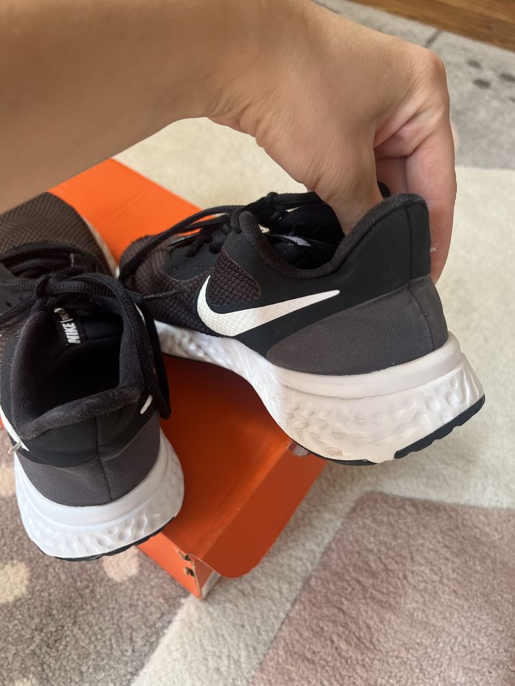 Унисекс Маратонки Nike Revolution 5