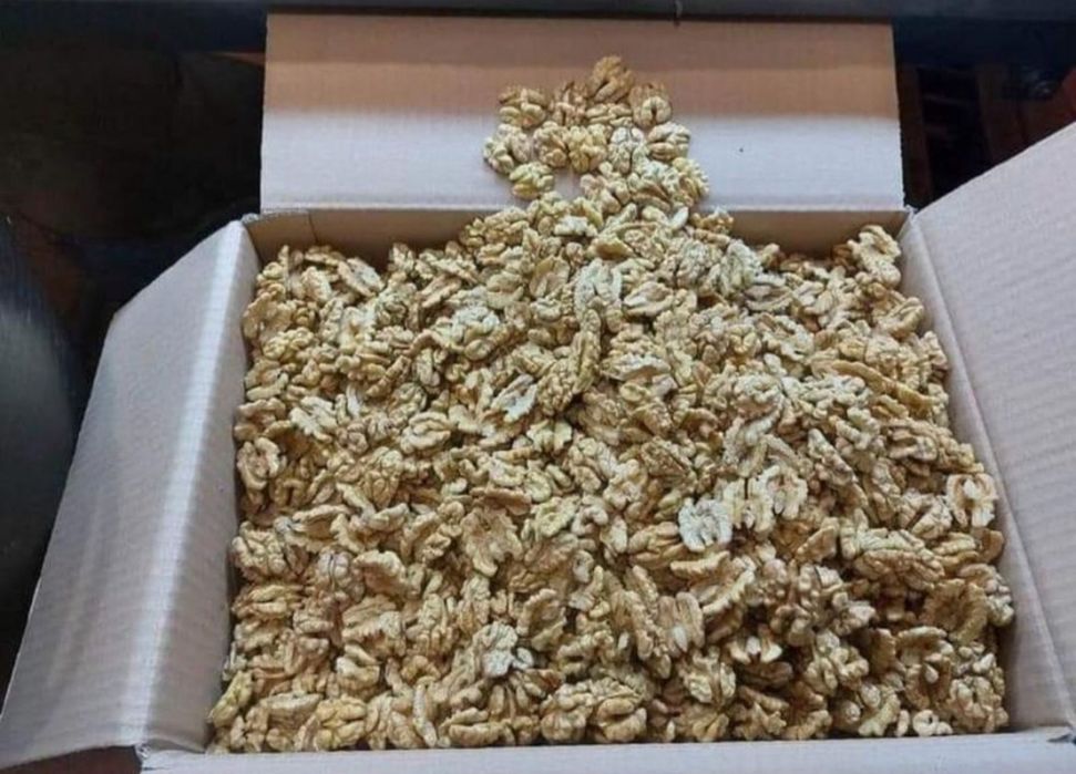 Vând miez de nucă cantitate mare preț 35 lei