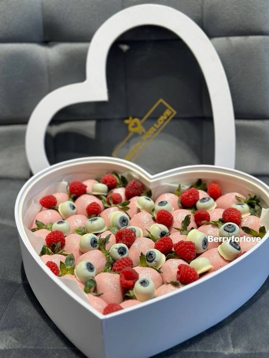 Клубника в шоколаде подарок