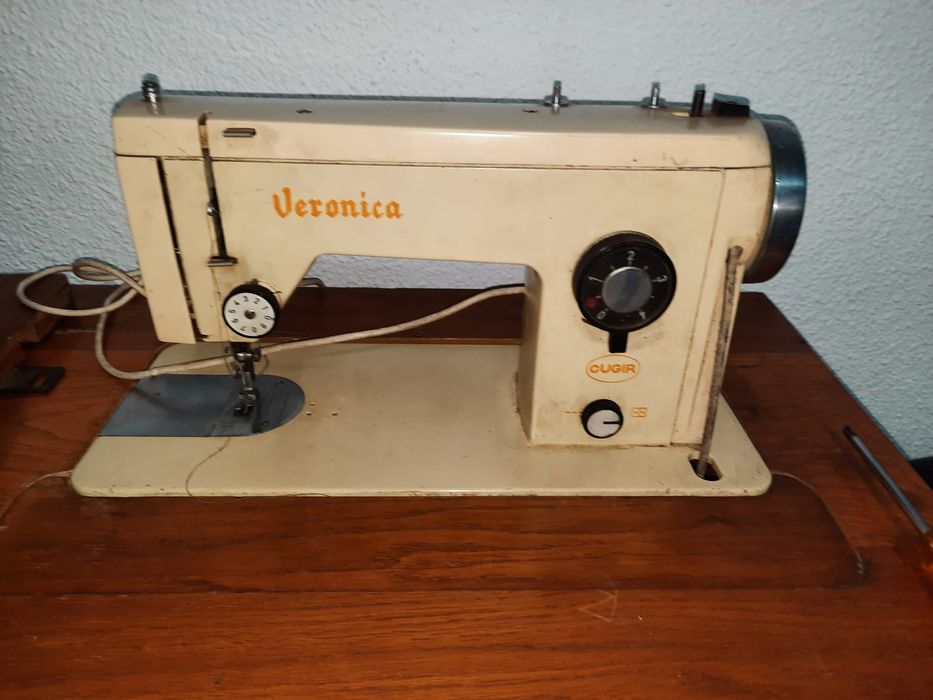 Mașină de cusut Veronica