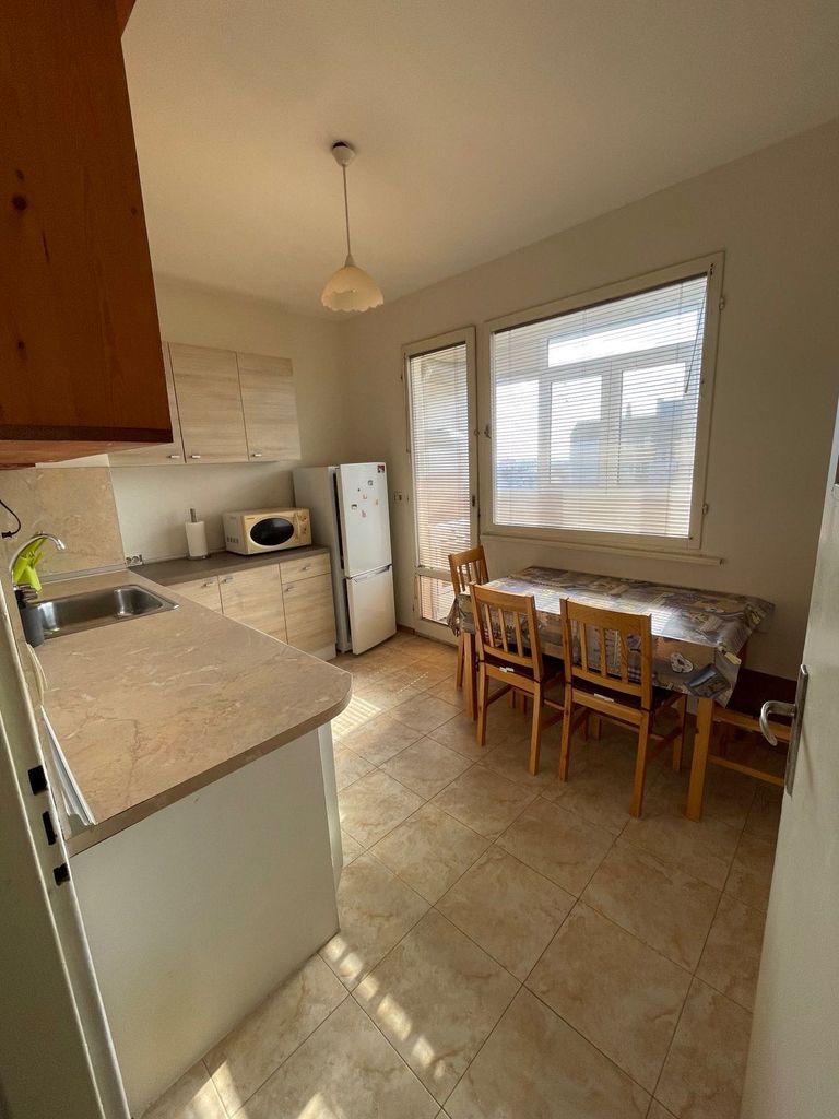 Дава се под наем Едностаен апартамент в Шумен, Тракия - 42 кв.м за 204 € - Снимка #3