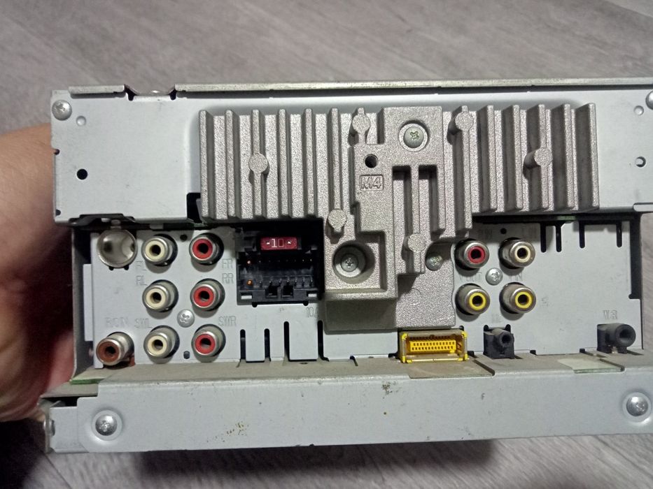 Продам Pioneer AVH-2450BT в хорошем состоянии.