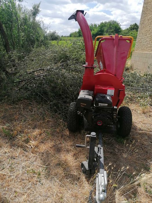 Косене на всякакъв вид треви и терени, рязане дървета и поваляне