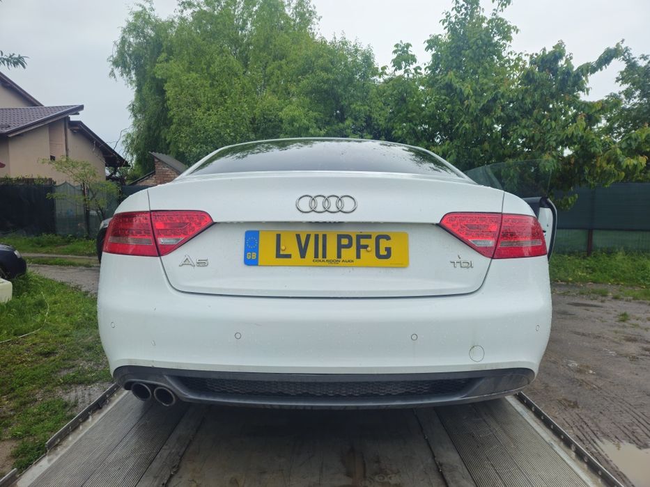 dezmembrez audi a5 2011 2.0 CAHA
