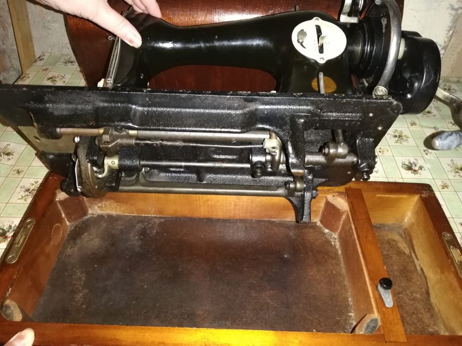 Mașina de cusut manuala