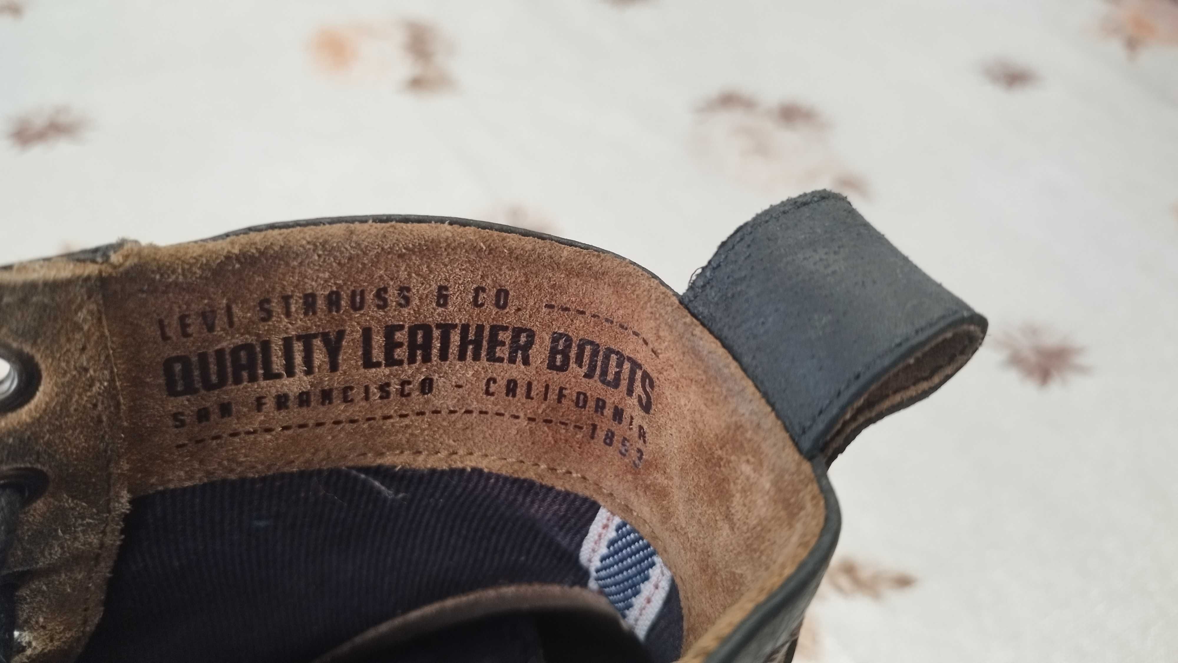 Продават се оригинални обувки Levi's