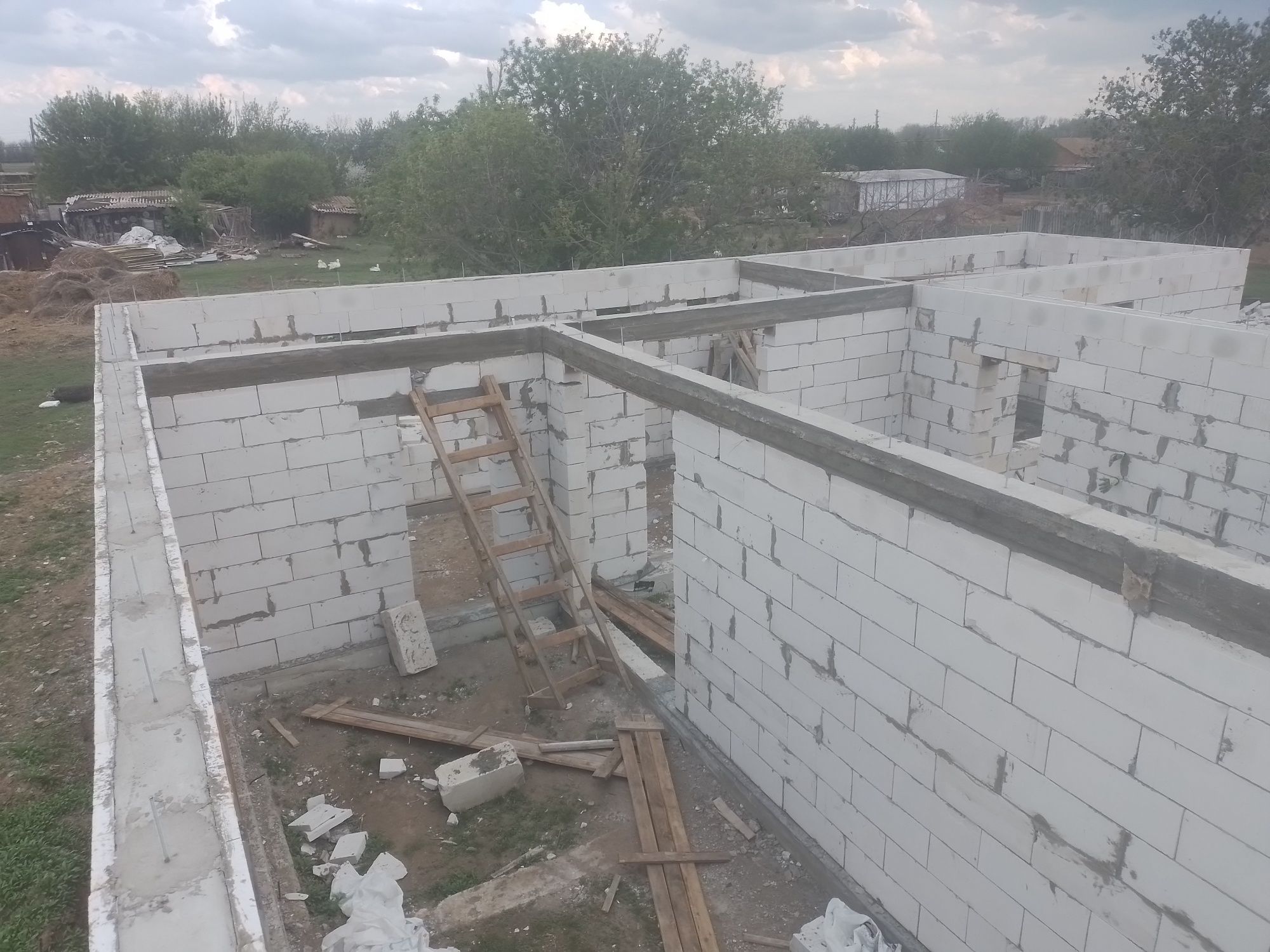 Бригада строителей