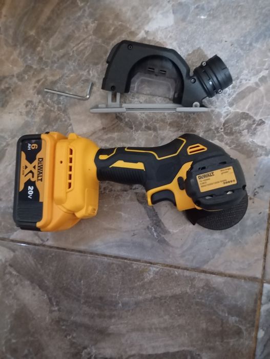 Mini flex dewalt cu baterie de 6A