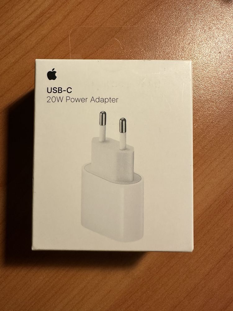 Захранващ адаптер от Apple USB-C 20W