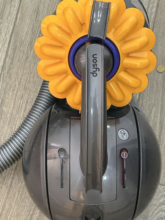 Aspirator Dyson Ball dc 33