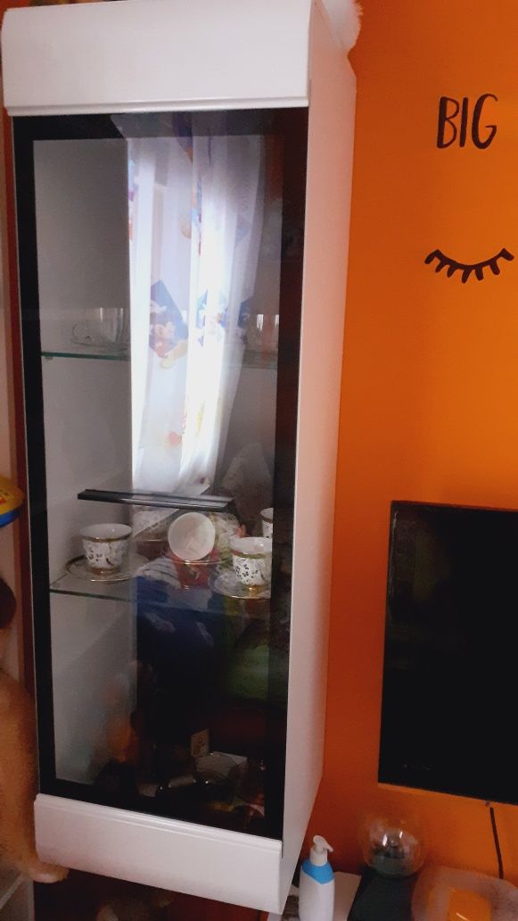 Moblila living alba cu lumini