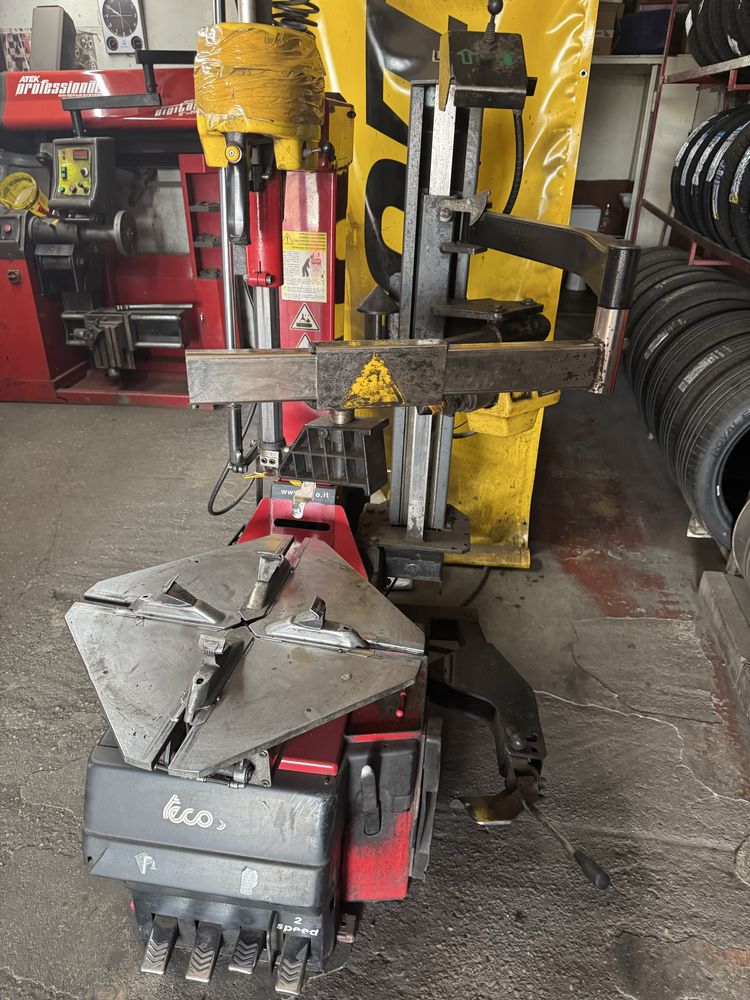 Aparat de dejantat runflat leverless Teco