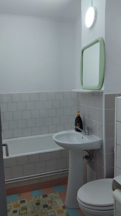 Închiriez garsonieră