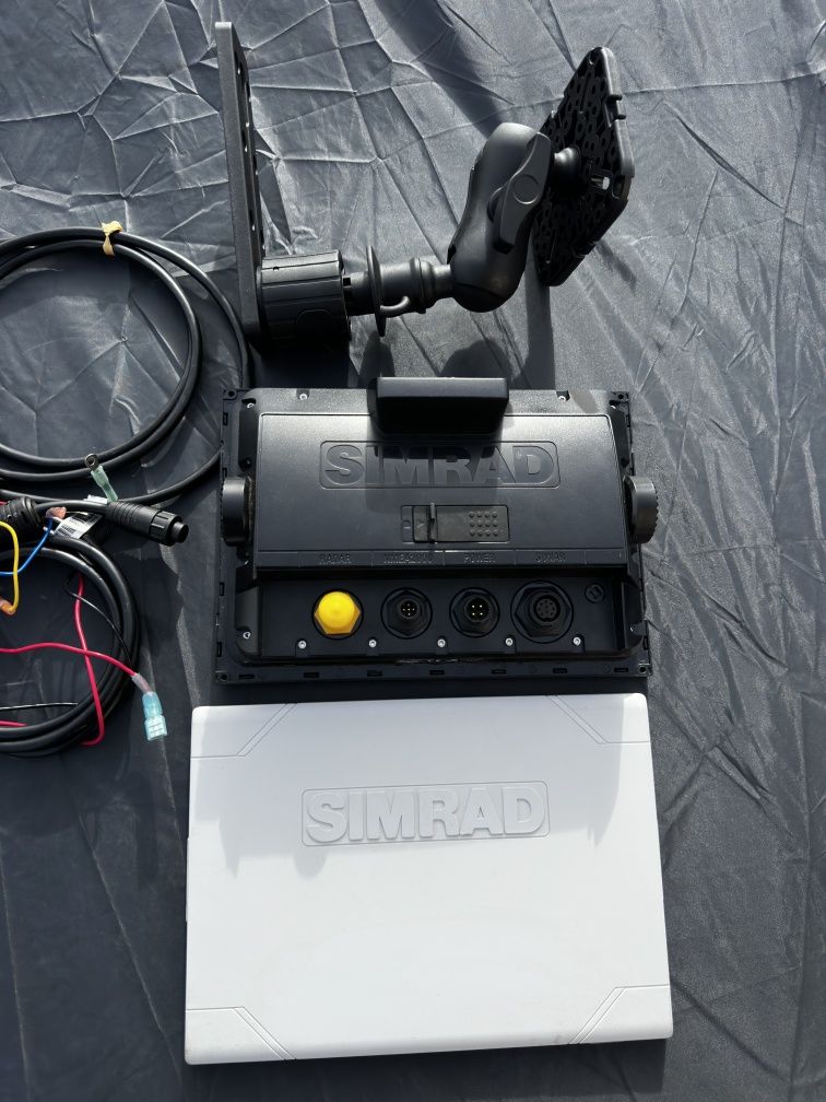 Сонар Simrad GO9