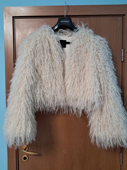 Zara късо космато палто Хс размер