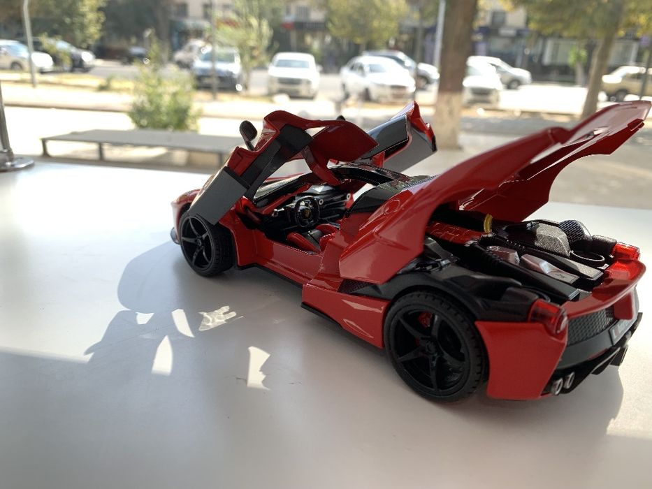 Modelka LaFerrari