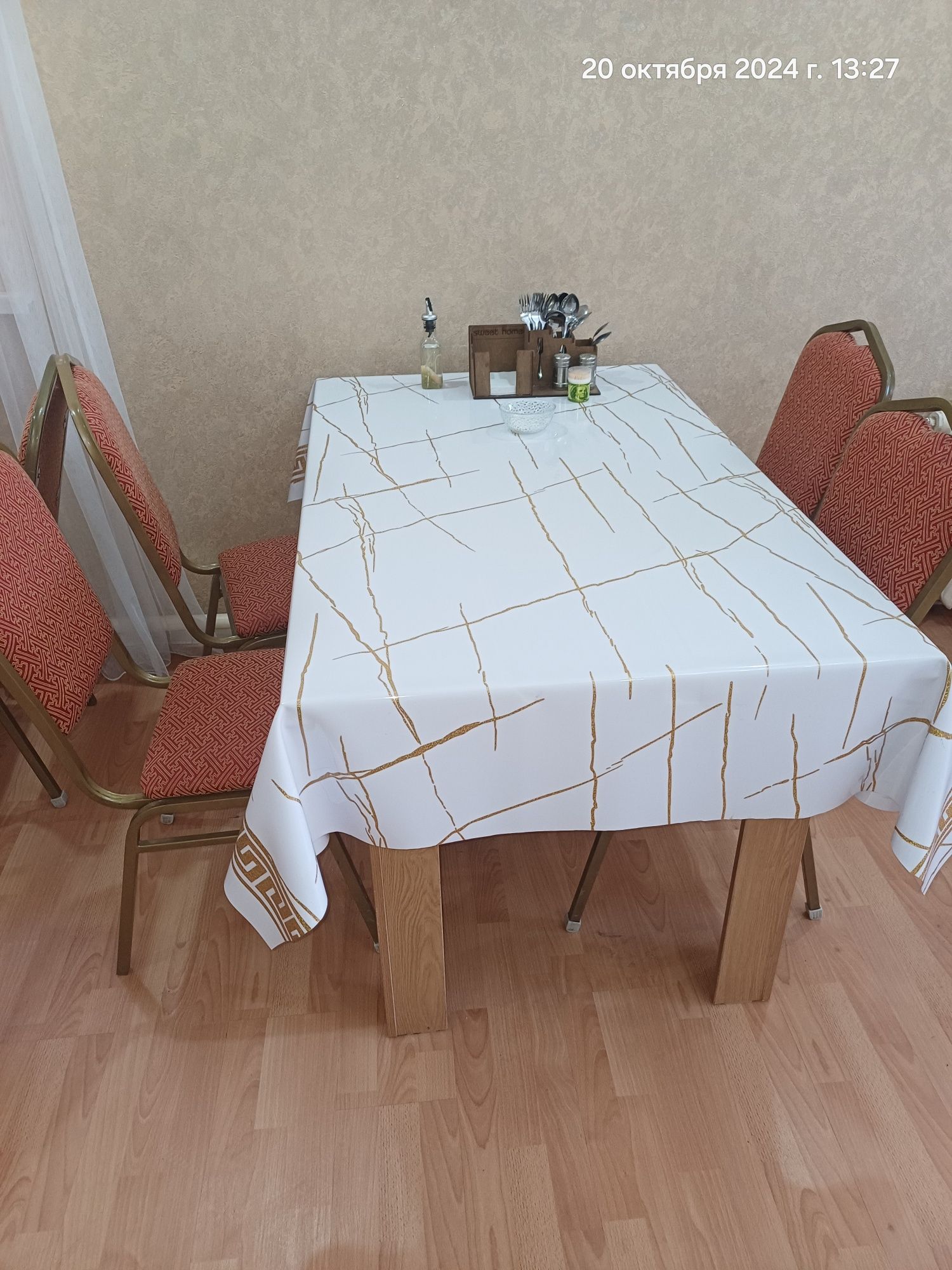 Срочно продам столы, стулья с функционирующего кафе!