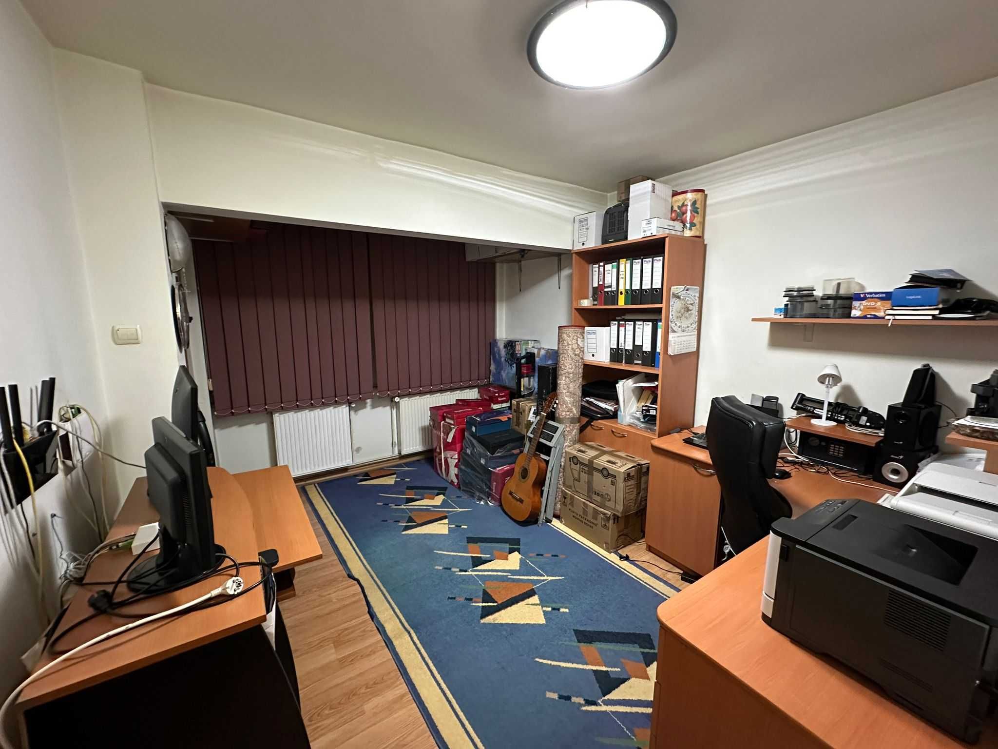 Vand apartament 4 camere + garaj 20mp la subsol, zona Victor Babes
