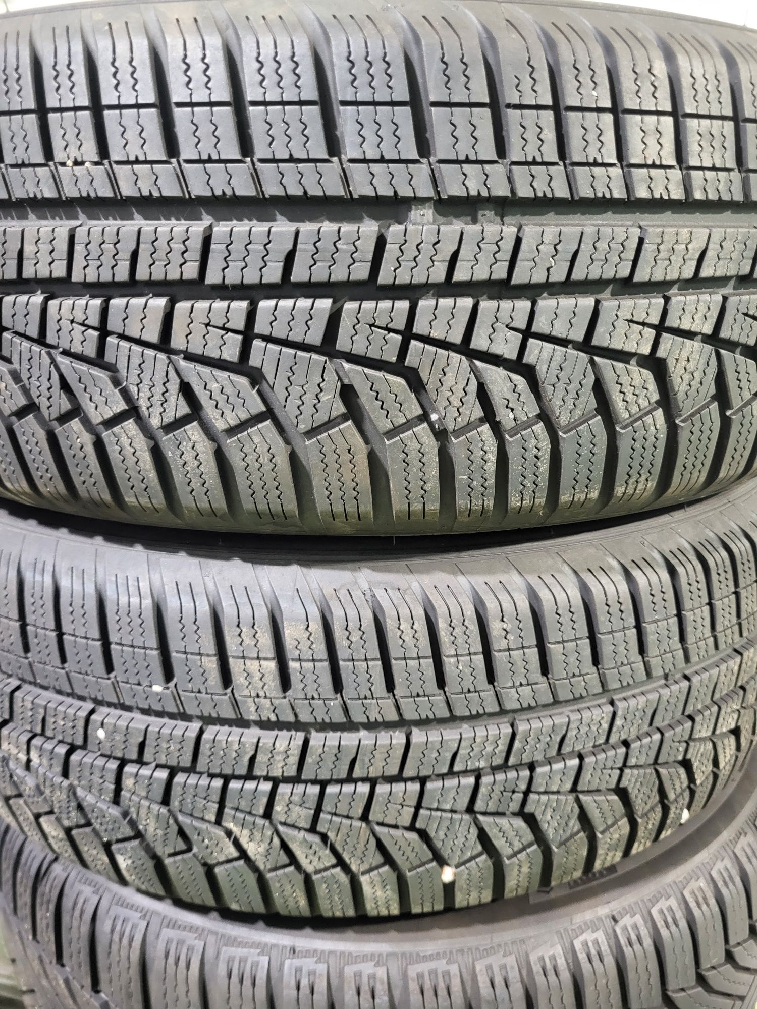 2 бр зимни 205/60/16 Hankook