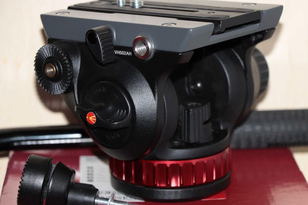 Cap trepied Manfrotto MVH502AH & husa trepied +husa camera,efectiv noi